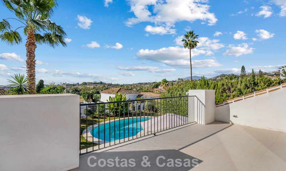 Hoogwaardig gerenoveerde familievilla te koop in de gewilde golfomgeving van Nueva Andalucia, Marbella 793169