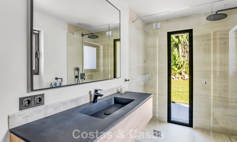 Hoogwaardig gerenoveerde familievilla te koop in de gewilde golfomgeving van Nueva Andalucia, Marbella 793173