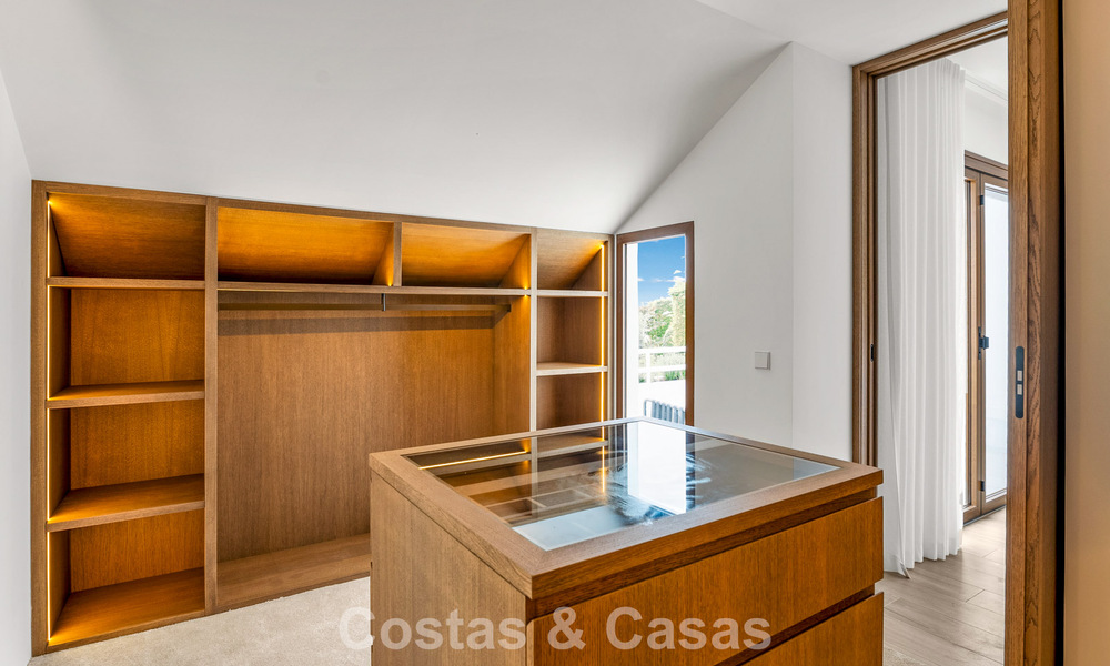 Elegant duplex appartement met privétuin te koop, direct aan de golfbaan in Nueva Andalucía, Marbella 793111