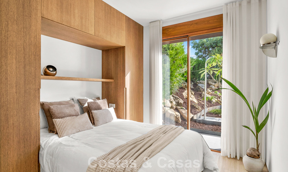 Elegant duplex appartement met privétuin te koop, direct aan de golfbaan in Nueva Andalucía, Marbella 793118