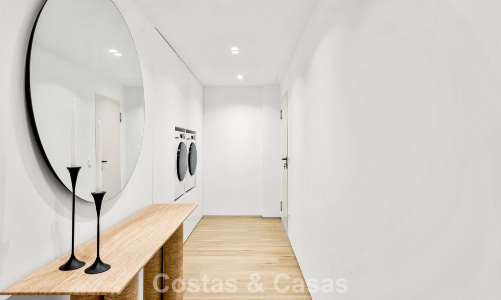 Elegant duplex appartement met privétuin te koop, direct aan de golfbaan in Nueva Andalucía, Marbella 793121