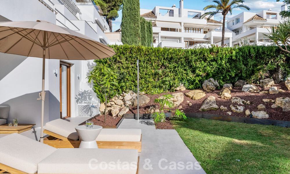 Elegant duplex appartement met privétuin te koop, direct aan de golfbaan in Nueva Andalucía, Marbella 793123