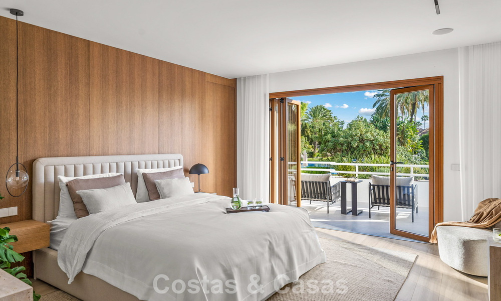 Elegant duplex appartement met privétuin te koop, direct aan de golfbaan in Nueva Andalucía, Marbella 793125