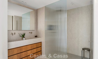 Elegant duplex appartement met privétuin te koop, direct aan de golfbaan in Nueva Andalucía, Marbella 793129 