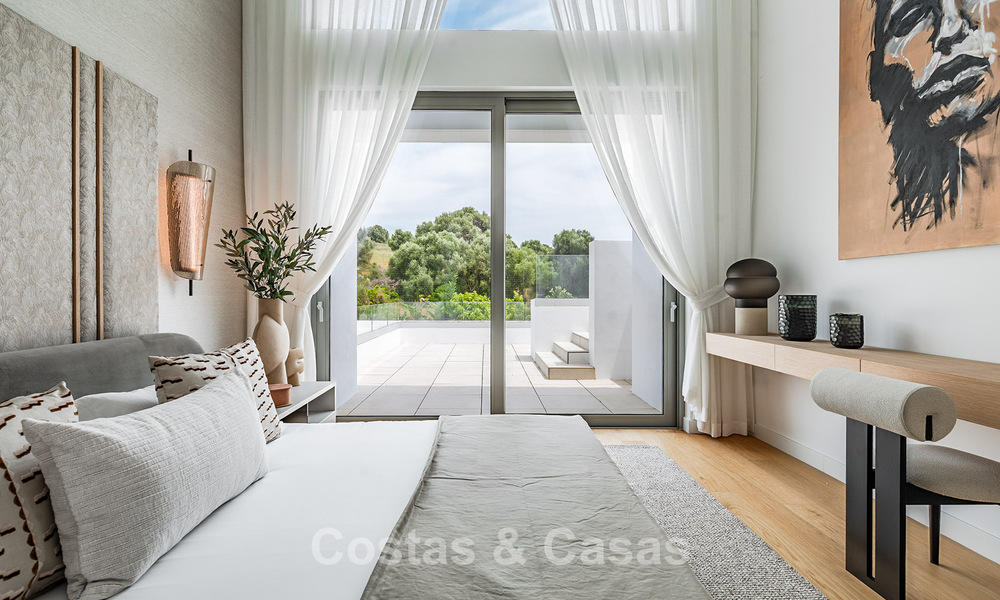 Instapklare, luxevilla met minimalistische bouwstijl te koop op de New Golden Mile tussen Marbella en Estepona 793086