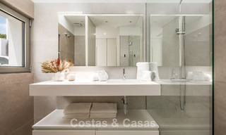 Instapklare, luxevilla met minimalistische bouwstijl te koop op de New Golden Mile tussen Marbella en Estepona 793093 