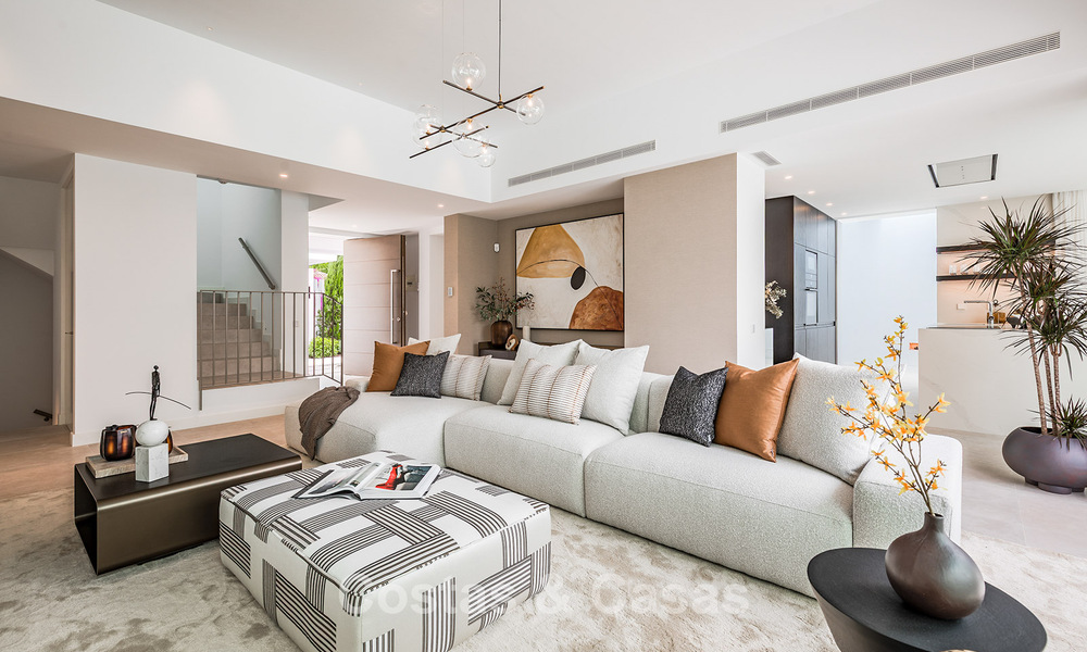 Instapklare, luxevilla met minimalistische bouwstijl te koop op de New Golden Mile tussen Marbella en Estepona 793098