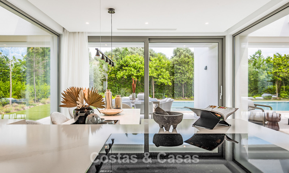 Instapklare, luxevilla met minimalistische bouwstijl te koop op de New Golden Mile tussen Marbella en Estepona 793100