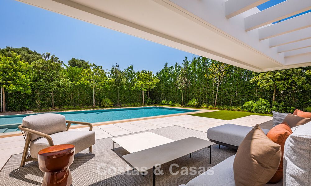 Instapklare, luxevilla met minimalistische bouwstijl te koop op de New Golden Mile tussen Marbella en Estepona 793106