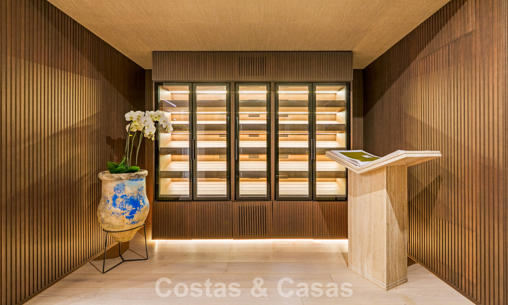 Moderne architecturale villa met zeezicht en een professionele gym te koop in El Madroñal, Benahavís - Marbella 793718