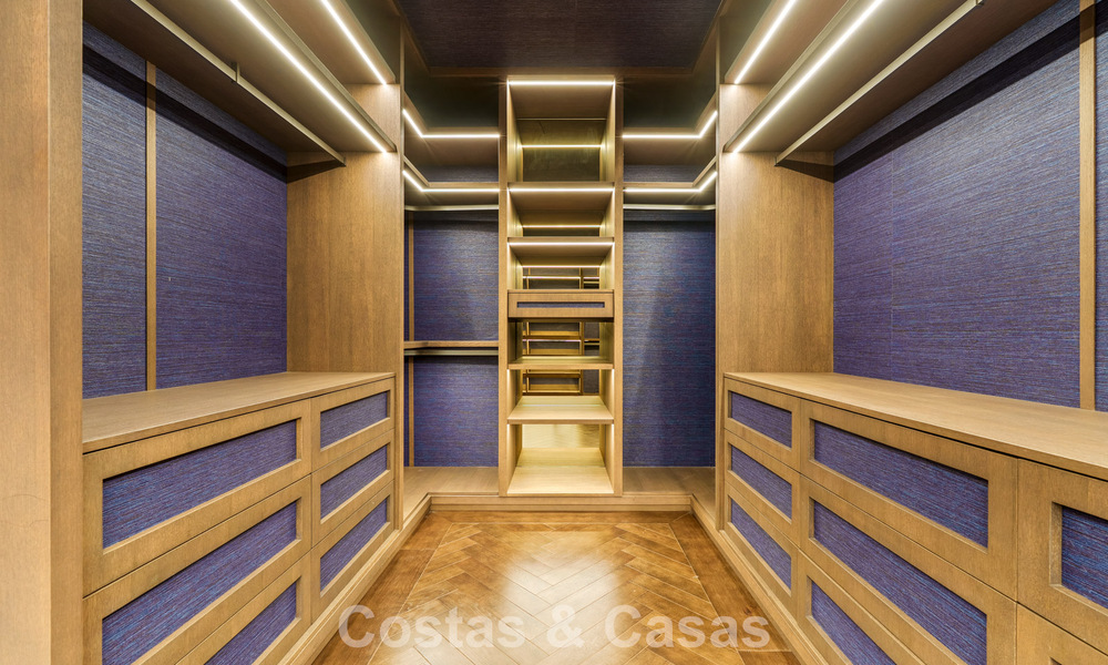 Moderne architecturale villa met zeezicht en een professionele gym te koop in El Madroñal, Benahavís - Marbella 793720