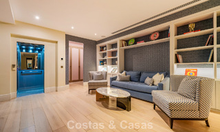 Moderne architecturale villa met zeezicht en een professionele gym te koop in El Madroñal, Benahavís - Marbella 793721 