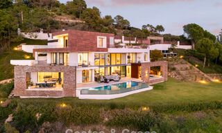 Moderne architecturale villa met zeezicht en een professionele gym te koop in El Madroñal, Benahavís - Marbella 793725 