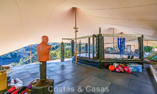 Moderne architecturale villa met zeezicht en een professionele gym te koop in El Madroñal, Benahavís - Marbella 793727 