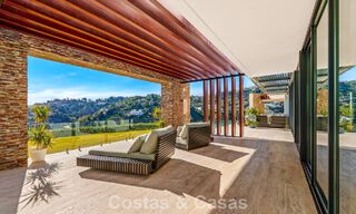 Moderne architecturale villa met zeezicht en een professionele gym te koop in El Madroñal, Benahavís - Marbella 793729 