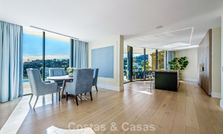 Moderne architecturale villa met zeezicht en een professionele gym te koop in El Madroñal, Benahavís - Marbella 793735 