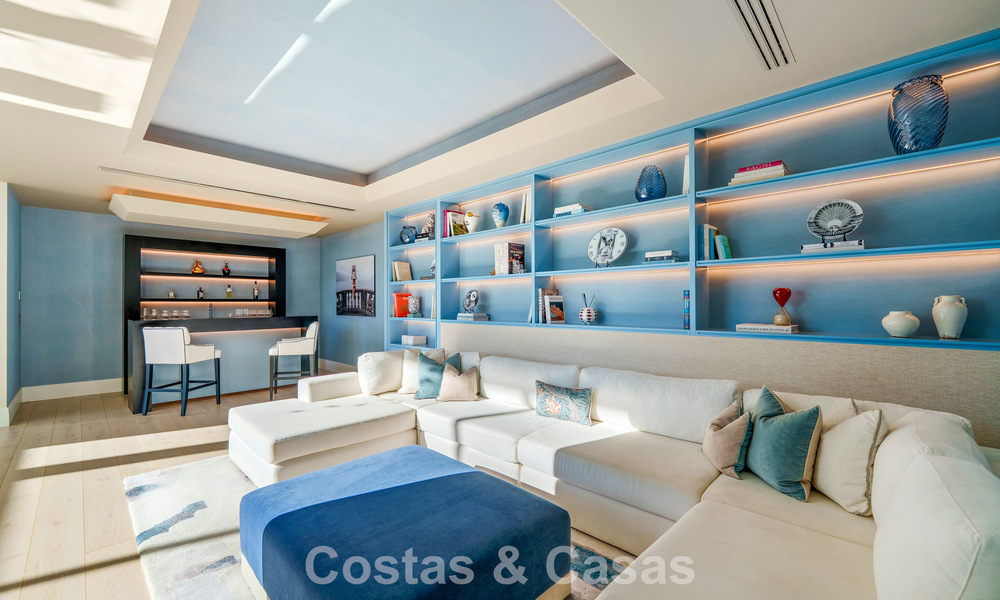 Moderne architecturale villa met zeezicht en een professionele gym te koop in El Madroñal, Benahavís - Marbella 793738