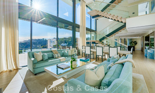 Moderne architecturale villa met zeezicht en een professionele gym te koop in El Madroñal, Benahavís - Marbella 793740 