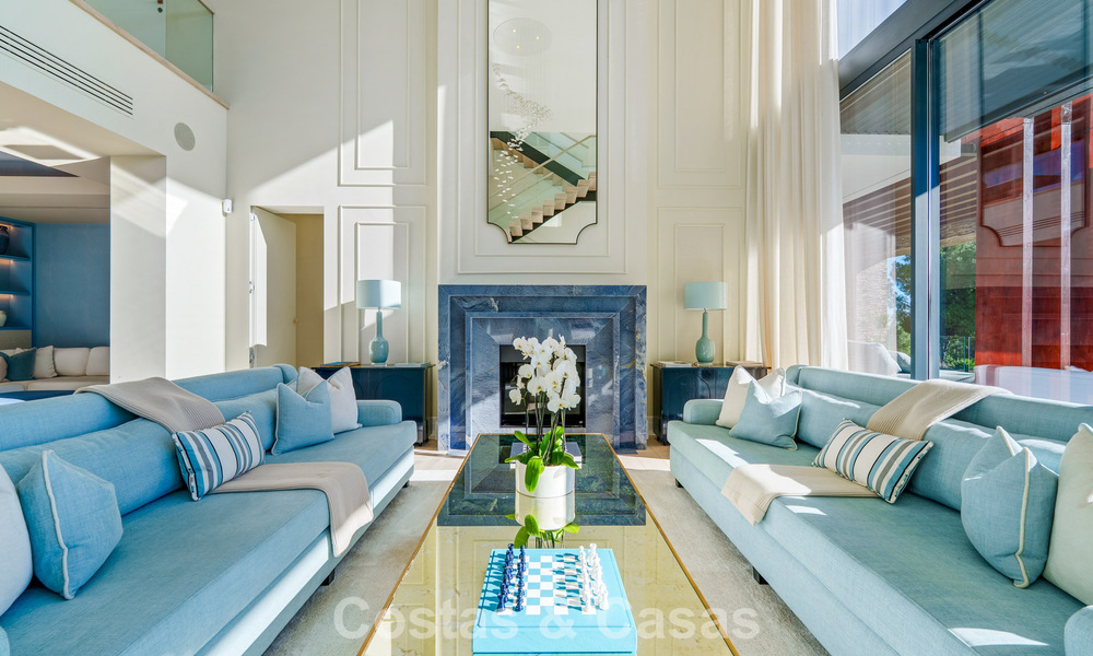 Moderne architecturale villa met zeezicht en een professionele gym te koop in El Madroñal, Benahavís - Marbella 793741