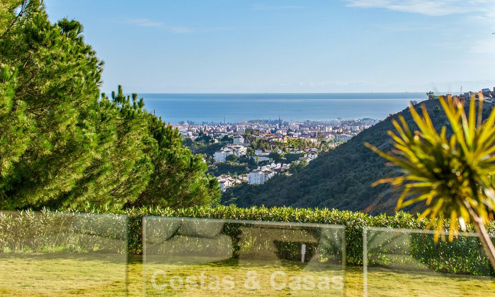 Moderne architecturale villa met zeezicht en een professionele gym te koop in El Madroñal, Benahavís - Marbella 793746