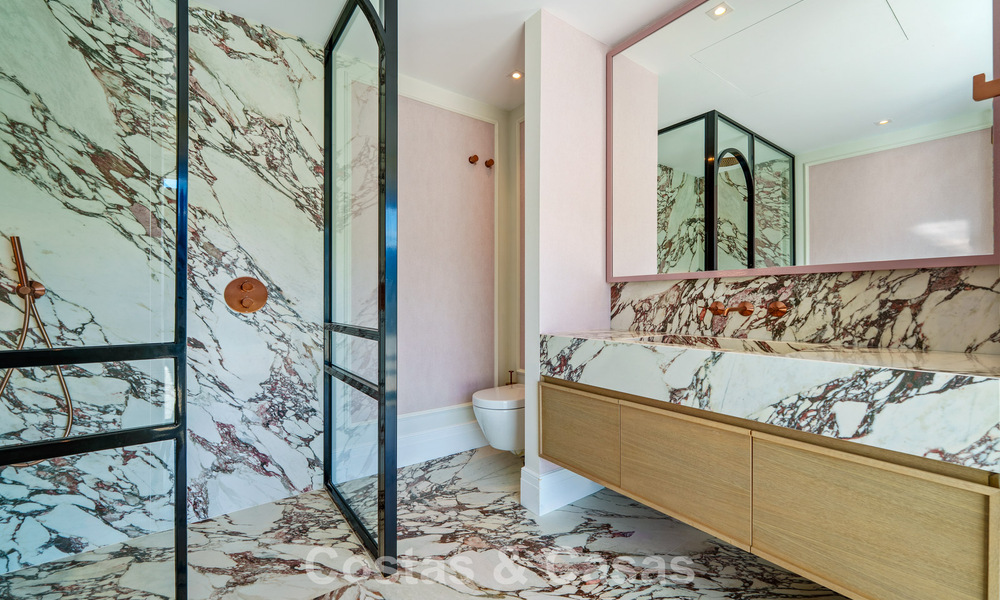 Moderne architecturale villa met zeezicht en een professionele gym te koop in El Madroñal, Benahavís - Marbella 793749