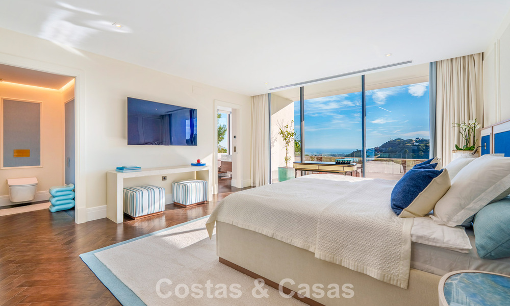 Moderne architecturale villa met zeezicht en een professionele gym te koop in El Madroñal, Benahavís - Marbella 793753