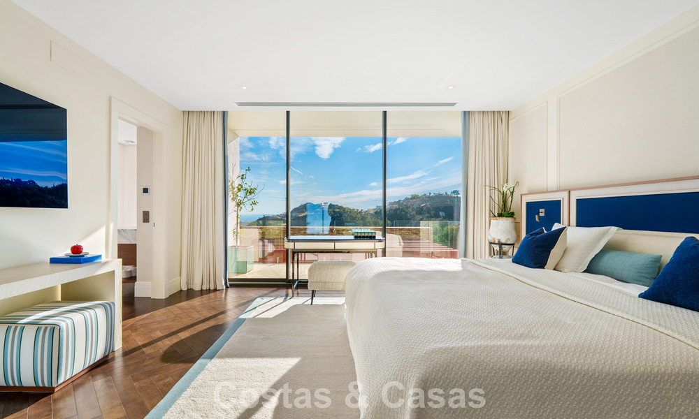 Moderne architecturale villa met zeezicht en een professionele gym te koop in El Madroñal, Benahavís - Marbella 793754