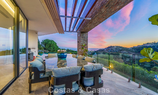 Moderne architecturale villa met zeezicht en een professionele gym te koop in El Madroñal, Benahavís - Marbella 793768 