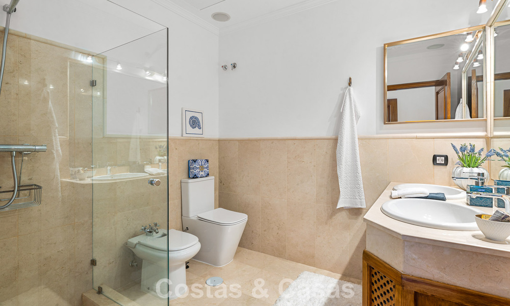 Elegante, Andalusische villa met panoramisch zeezicht te koop in El Madroñal, Benahavís - Marbella 793840