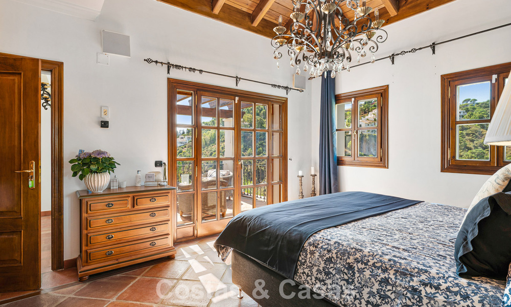 Elegante, Andalusische villa met panoramisch zeezicht te koop in El Madroñal, Benahavís - Marbella 793844