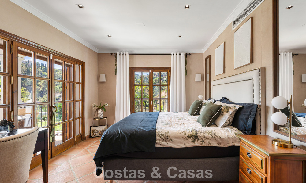 Elegante, Andalusische villa met panoramisch zeezicht te koop in El Madroñal, Benahavís - Marbella 793852