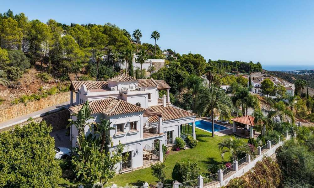 Elegante, Andalusische villa met panoramisch zeezicht te koop in El Madroñal, Benahavís - Marbella 793862