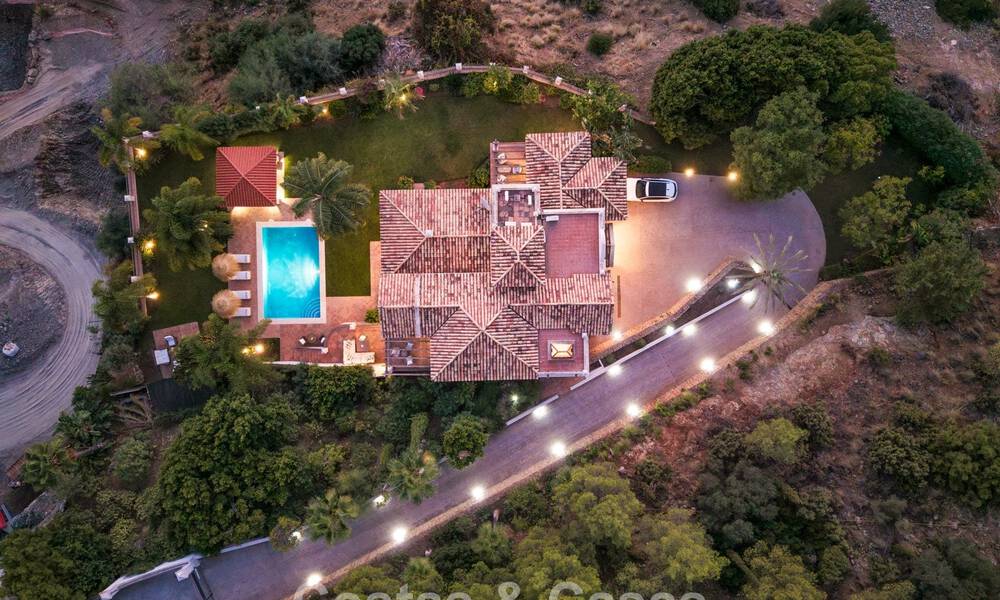Elegante, Andalusische villa met panoramisch zeezicht te koop in El Madroñal, Benahavís - Marbella 793868