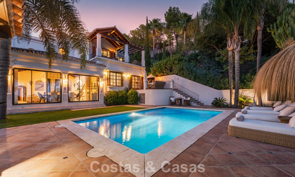 Elegante, Andalusische villa met panoramisch zeezicht te koop in El Madroñal, Benahavís - Marbella 793870