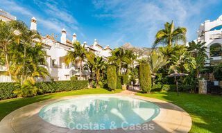 Stijlvol appartement met privétuin te koop in een gated community in Sierra Blanca, Marbella 793876 