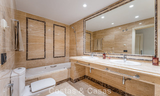 Stijlvol appartement met privétuin te koop in een gated community in Sierra Blanca, Marbella 793884 