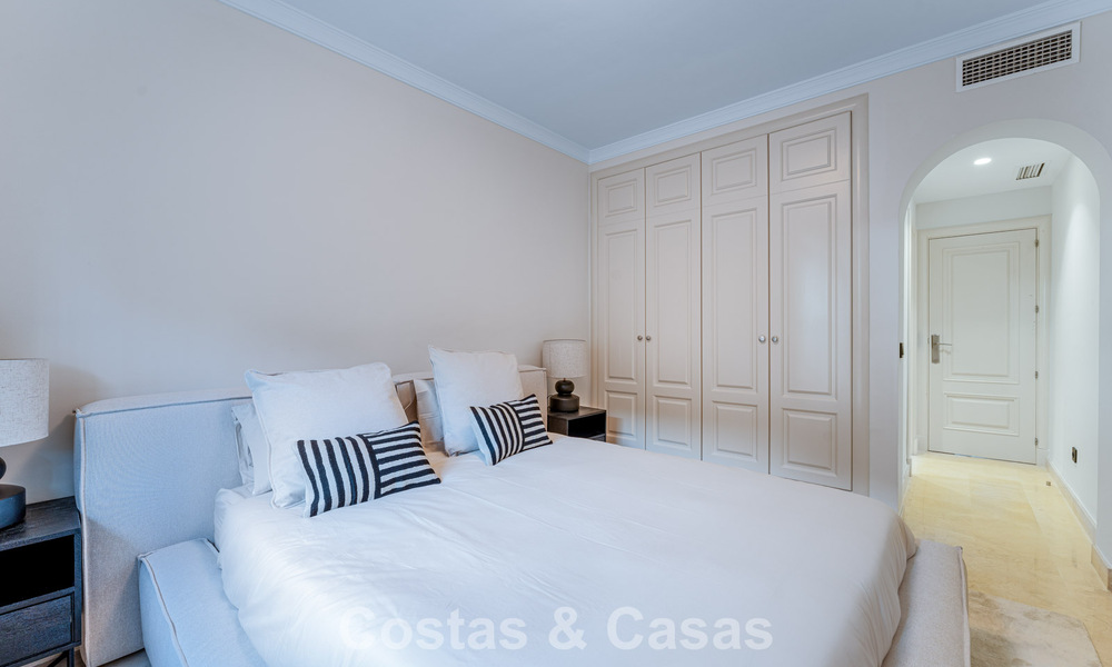 Stijlvol appartement met privétuin te koop in een gated community in Sierra Blanca, Marbella 793889