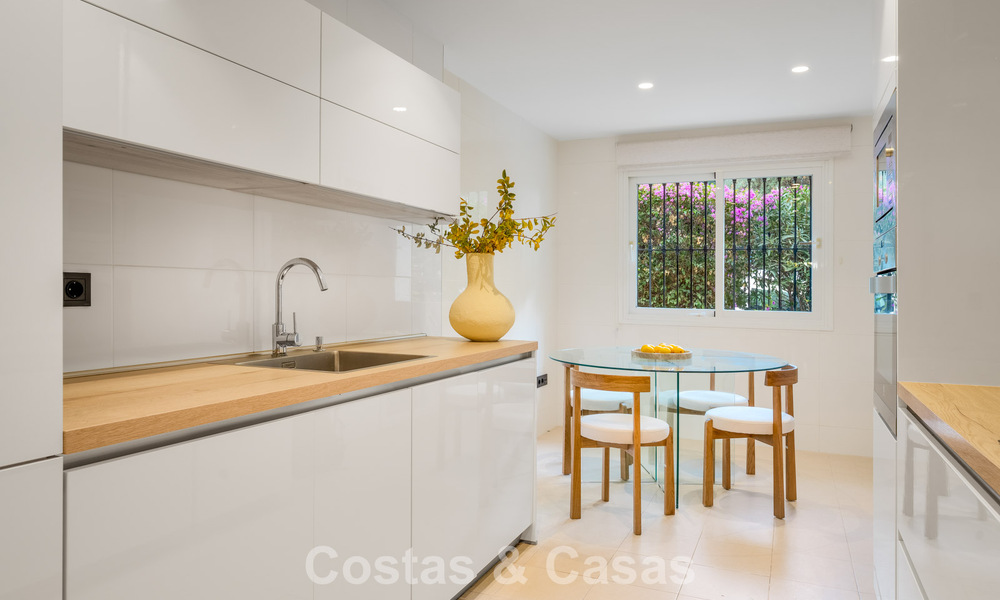 Stijlvol appartement met privétuin te koop in een gated community in Sierra Blanca, Marbella 793898