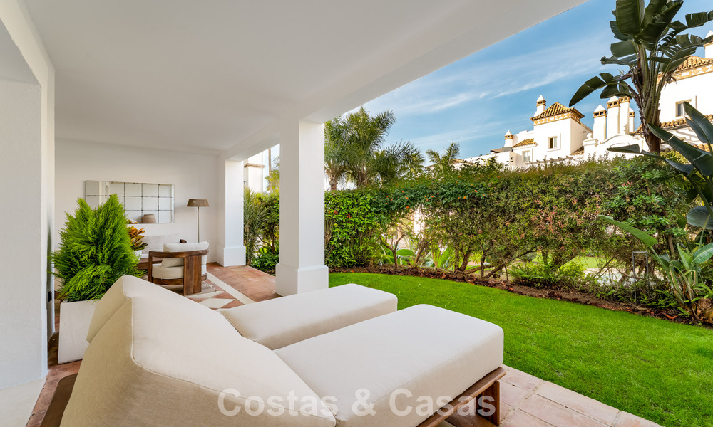 Stijlvol appartement met privétuin te koop in een gated community in Sierra Blanca, Marbella 793908