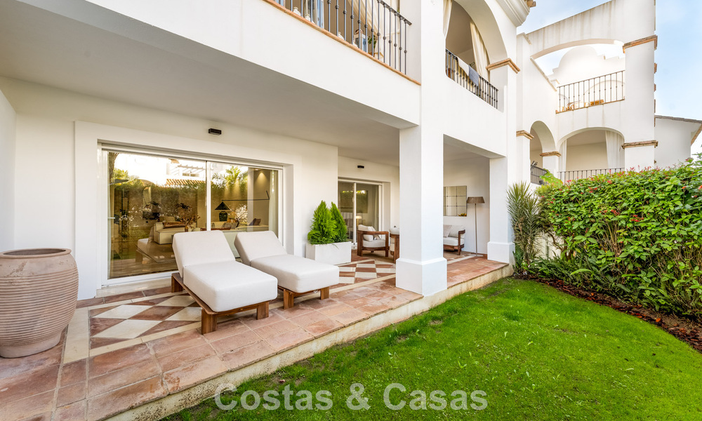 Stijlvol appartement met privétuin te koop in een gated community in Sierra Blanca, Marbella 793909