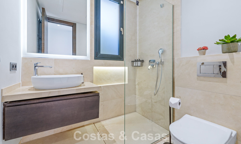 Exclusieve luxevilla met modernistisch design te koop in Nueva Andalucia’s golfvallei, Marbella 793914