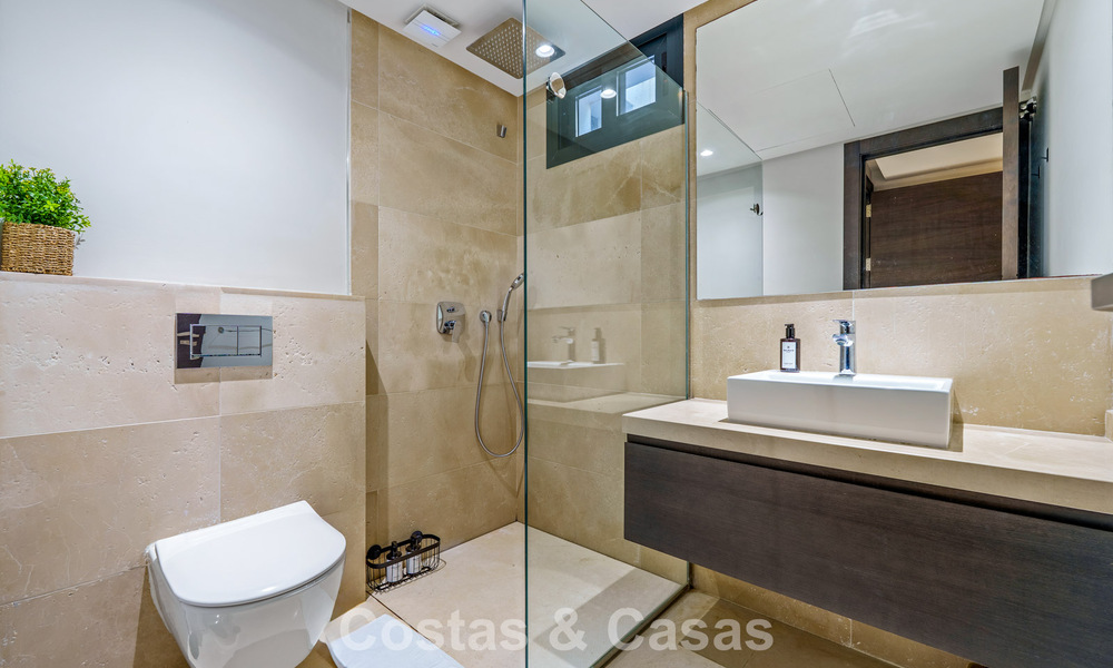 Exclusieve luxevilla met modernistisch design te koop in Nueva Andalucia’s golfvallei, Marbella 793917