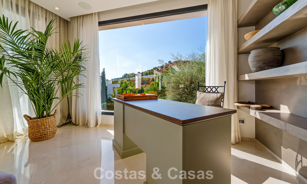 Exclusieve luxevilla met modernistisch design te koop in Nueva Andalucia’s golfvallei, Marbella 793940