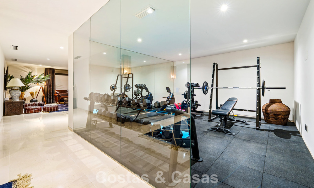 Exclusieve luxevilla met modernistisch design te koop in Nueva Andalucia’s golfvallei, Marbella 793960