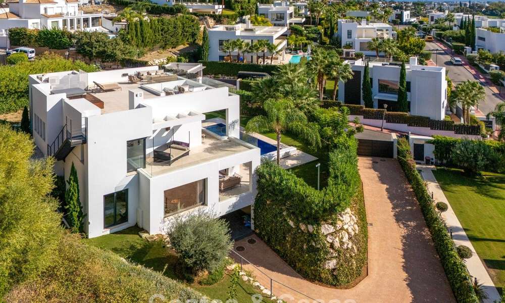 Exclusieve luxevilla met modernistisch design te koop in Nueva Andalucia’s golfvallei, Marbella 793965