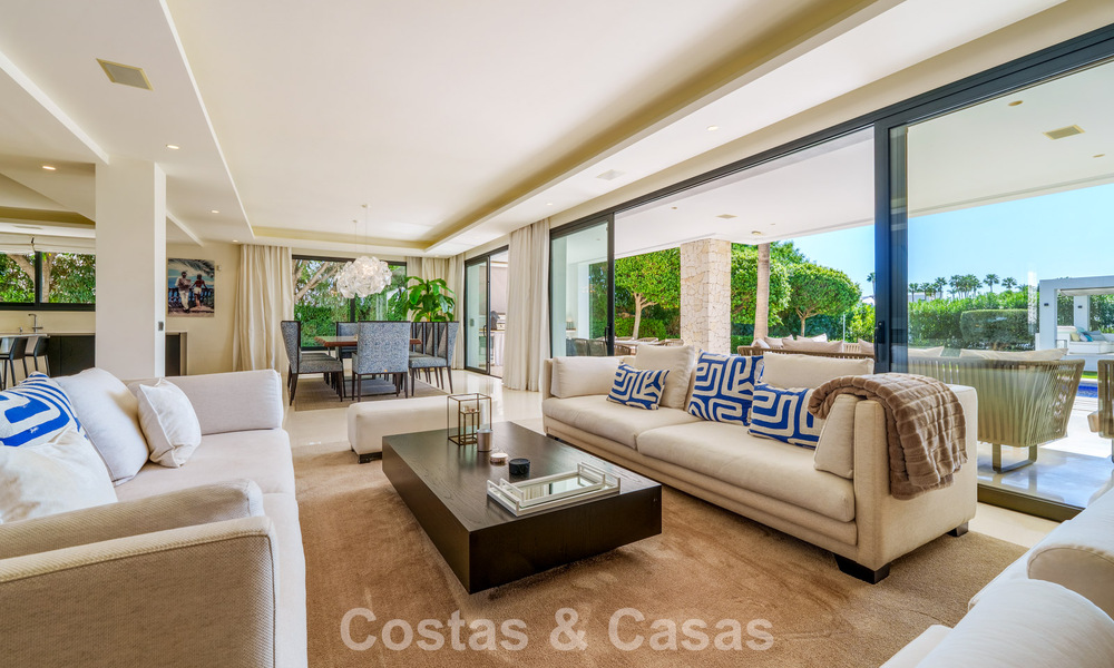 Luxevilla met contemporaine bouwstijl te koop in een beveiligde privé community van Nueva Andalucia, Marbella 793975