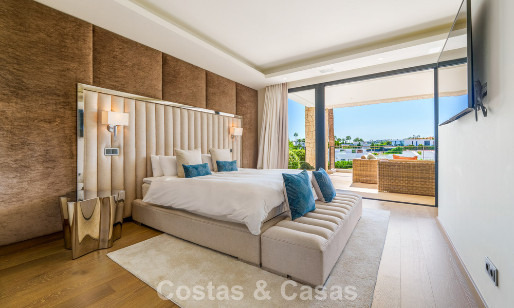 Luxevilla met contemporaine bouwstijl te koop in een beveiligde privé community van Nueva Andalucia, Marbella 793986