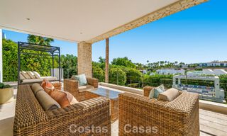 Luxevilla met contemporaine bouwstijl te koop in een beveiligde privé community van Nueva Andalucia, Marbella 793990 