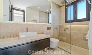 Luxevilla met contemporaine bouwstijl te koop in een beveiligde privé community van Nueva Andalucia, Marbella 793992 