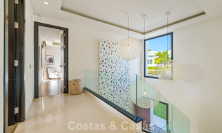 Luxevilla met contemporaine bouwstijl te koop in een beveiligde privé community van Nueva Andalucia, Marbella 793993 